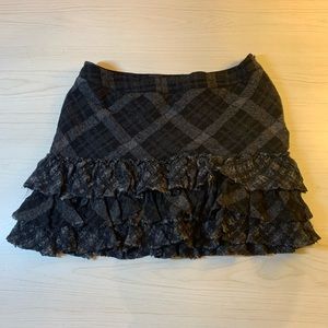 black DKNY plaid skirt ruffled bottom zip up